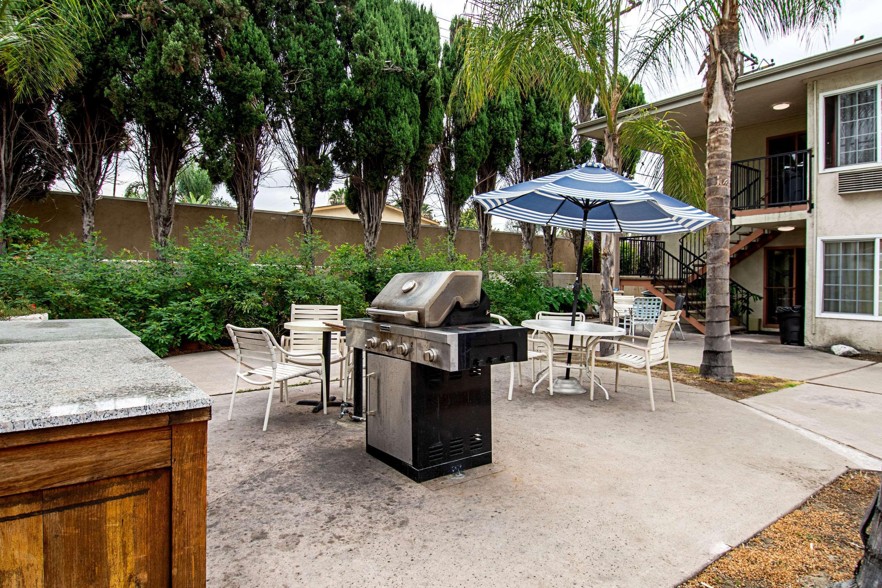 Rodeway Inn Near Maingate Knott'S Buena Park Bagian luar foto