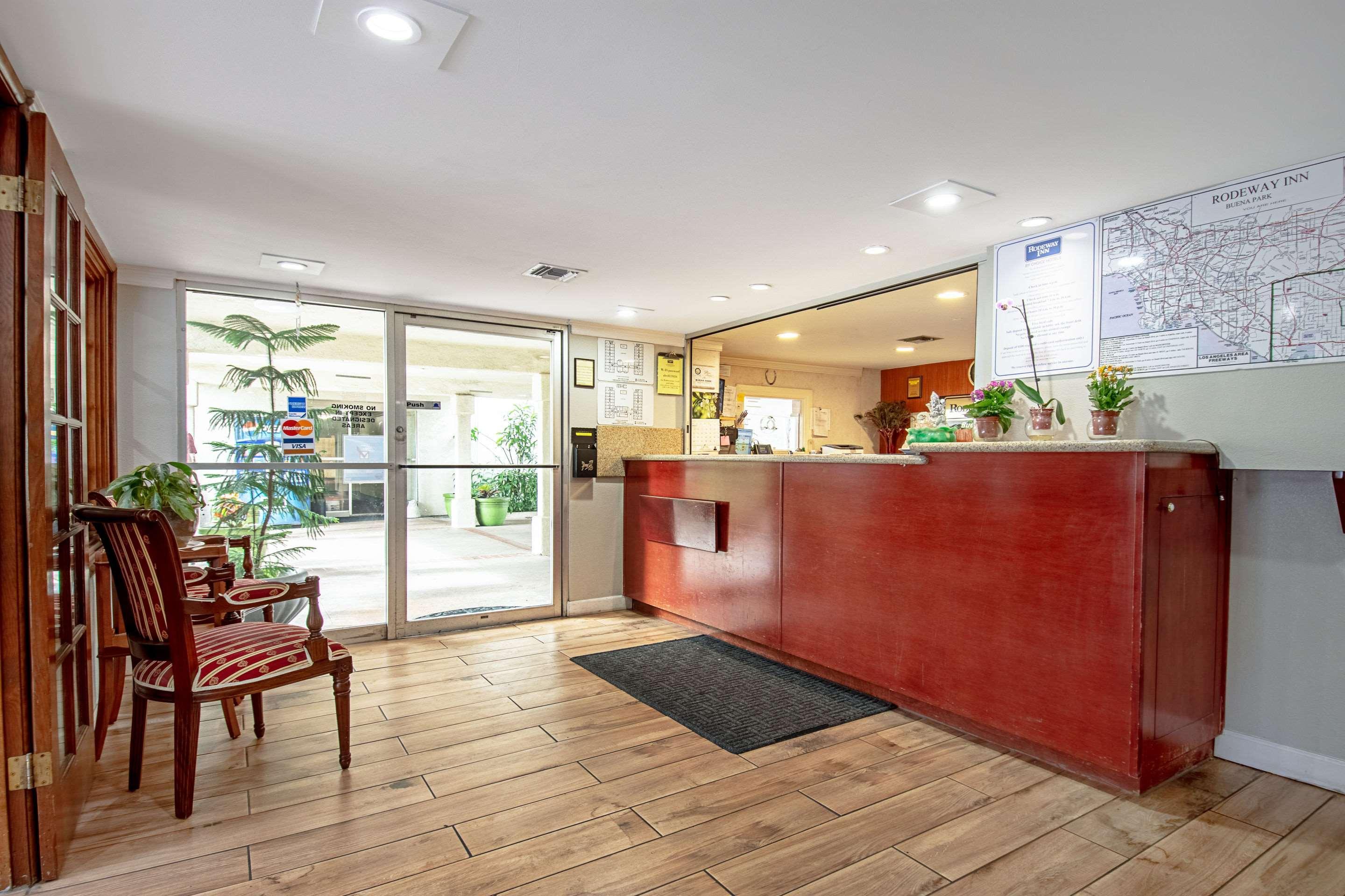 Rodeway Inn Near Maingate Knott'S Buena Park Bagian luar foto