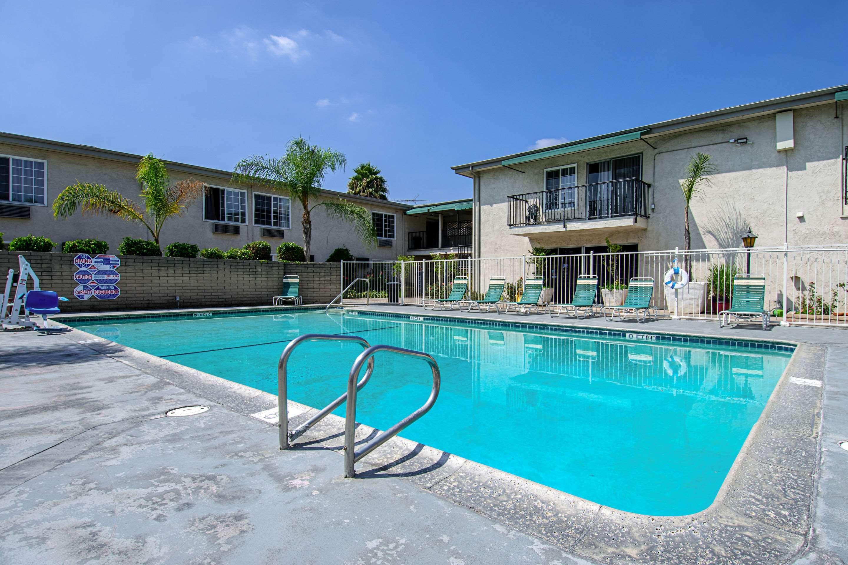 Rodeway Inn Near Maingate Knott'S Buena Park Bagian luar foto